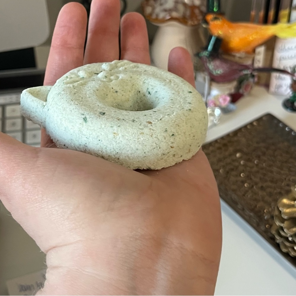 Handcrafted plumeria frankincense white blossom spring fizzy bath bombs cat - Picture 6 of 9